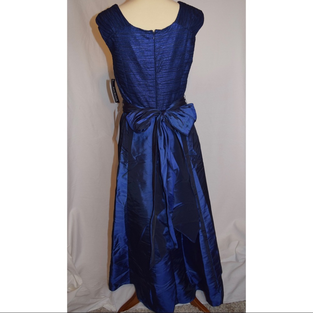 Dress - Picture 3 of 6